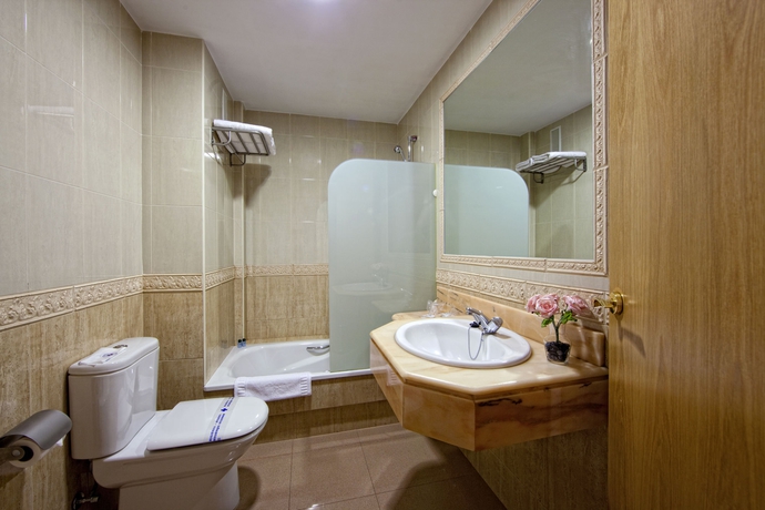 Imagen de la habitación del Hotel Regio 2. Foto 3