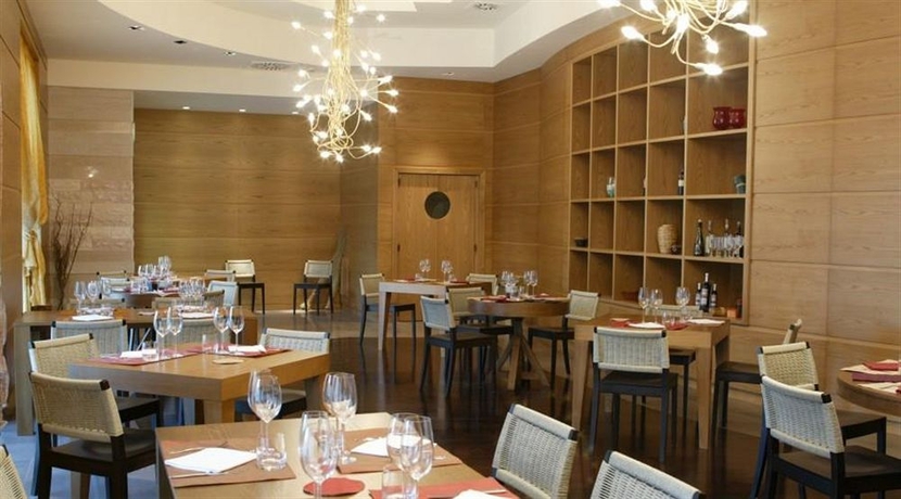 Imagen del bar/restaurante del Hotel Regiohotel Manfredi. Foto 6