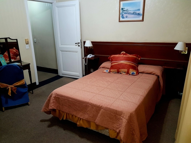 Imagen de la habitación del Hotel Regis, Buenos Aires. Foto 7