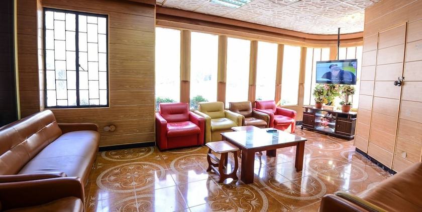 Imagen de los interiores del Hotel Regis. Foto 13