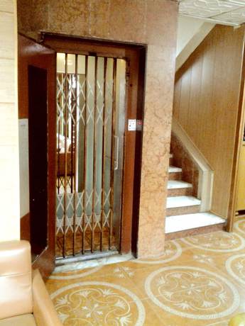 Imagen de los interiores del Hotel Regis. Foto 15