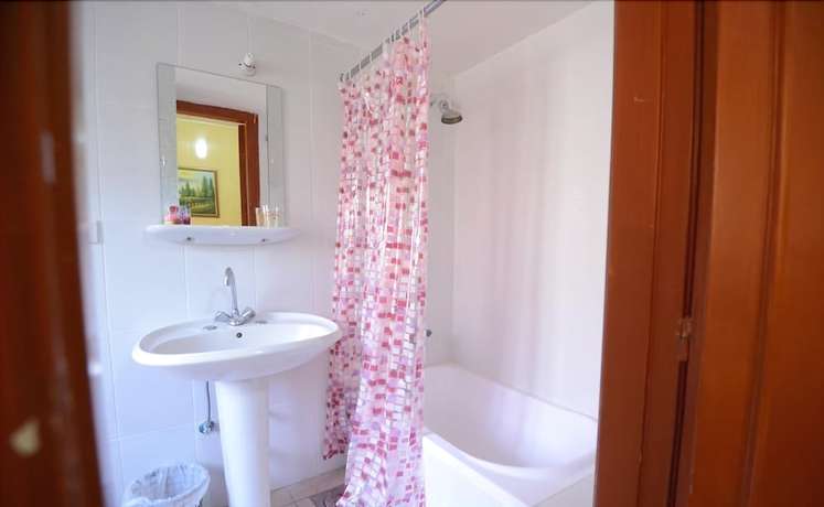 Imagen de la habitación del Hotel Regis. Foto 8