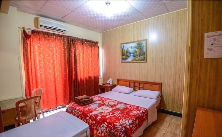 Imagen de la habitación del Hotel Regis. Foto 9