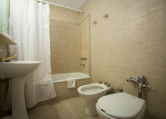 Imagen de la habitación del Hotel Regis Orho. Foto 11