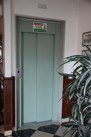 Imagen de los interiores del Hotel Regit. Foto 16