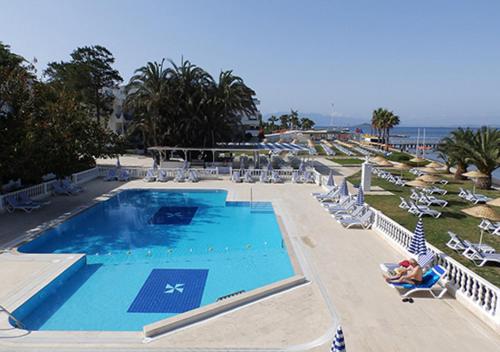 Imagen general del Hotel Regulus Beach Resort. Foto 1