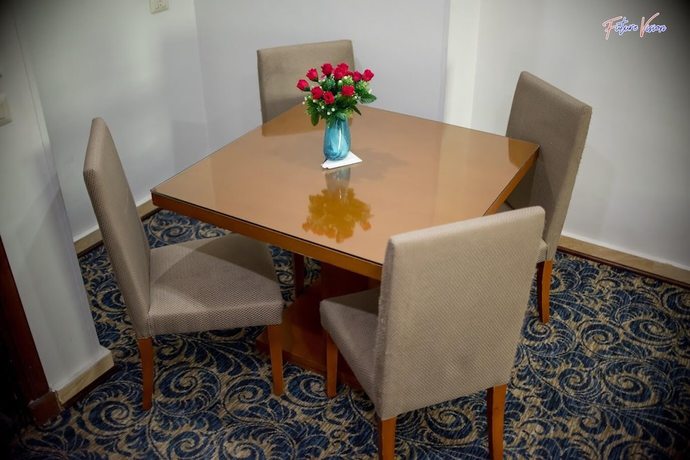 Imagen de la habitación del Hotel Rehana Plaza. Foto 8