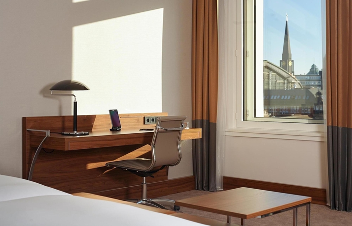 Imagen de los exteriores del Hotel Reichshof Hamburg. Foto 10