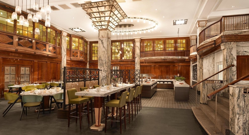 Imagen del bar/restaurante del Hotel Reichshof Hamburg. Foto 5