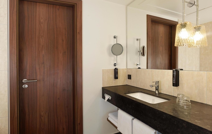 Imagen de la habitación del Hotel Reichshof Hamburg. Foto 8