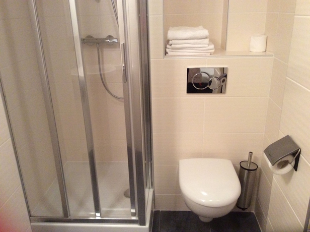 Imagen de la habitación del Hotel Reims. Foto 4