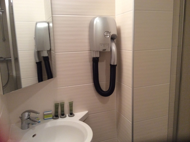 Imagen de la habitación del Hotel Reims. Foto 6