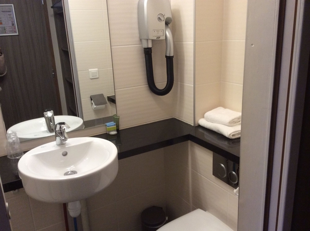 Imagen de la habitación del Hotel Reims. Foto 10