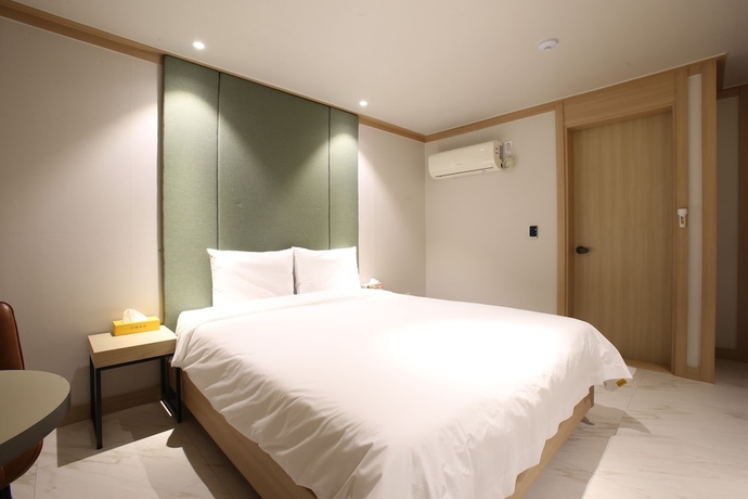Imagen de la habitación del Hotel Rein. Foto 12