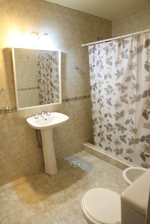 Imagen de la habitación del Hotel Reina, Buenos Aires. Foto 13
