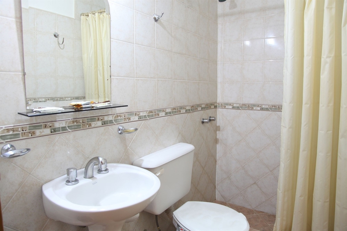 Imagen de la habitación del Hotel Reina, Buenos Aires. Foto 15