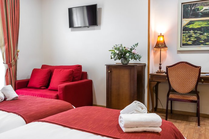 Imagen de la habitación del Hotel Reina Cristina, Granada. Foto 6