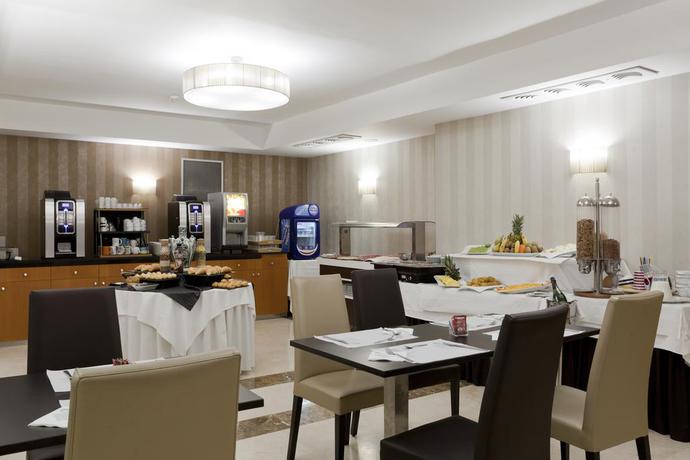 Imagen del bar/restaurante del Hotel Reina Cristina, Teruel. Foto 2