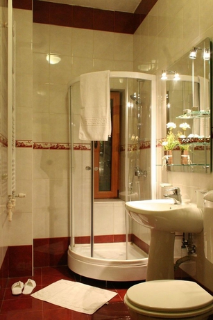 Imagen de la habitación del Hotel Reina. Foto 10