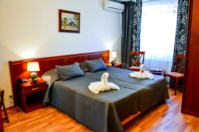 Imagen de la habitación del Hotel Reina. Foto 14