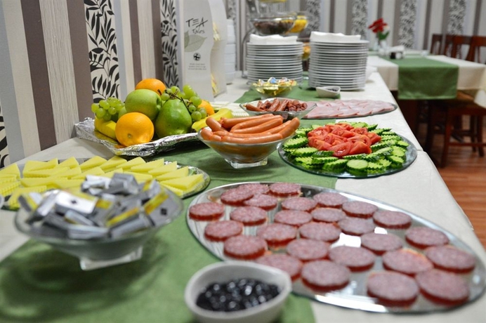 Imagen del bar/restaurante del Hotel Reina. Foto 6