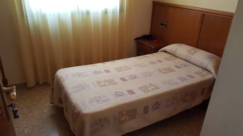 Imagen de la habitación del Hotel Reina Isabel, Lleida. Foto 2