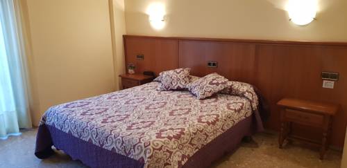 Imagen de la habitación del Hotel Reina Isabel, Lleida. Foto 3