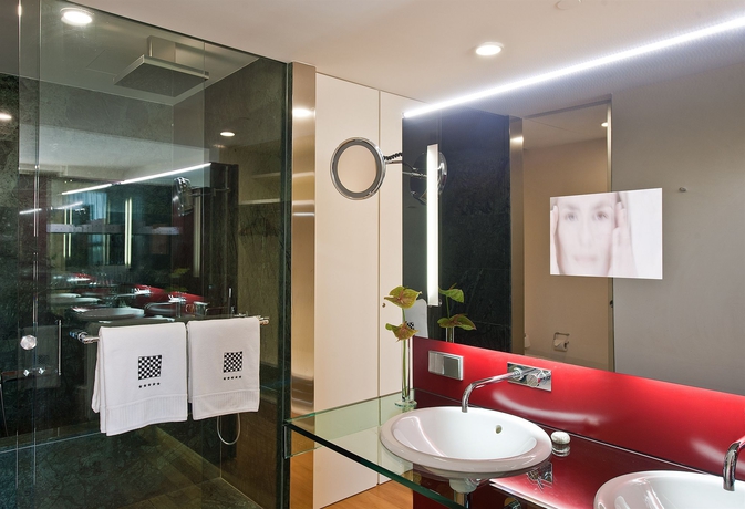 Imagen de la habitación del Hotel Reina Petronila. Foto 4