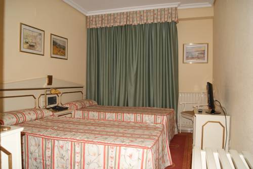 Imagen de la habitación del Hotel Reina Victoria. Foto 4