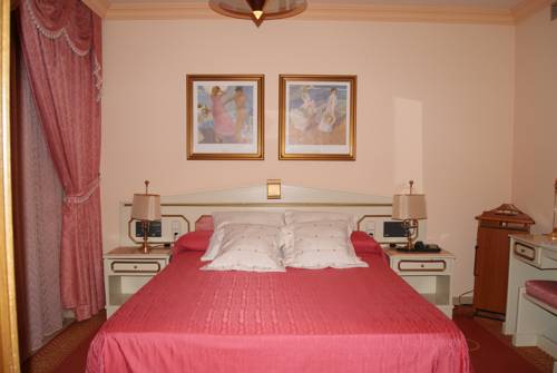 Imagen de la habitación del Hotel Reina Victoria. Foto 6