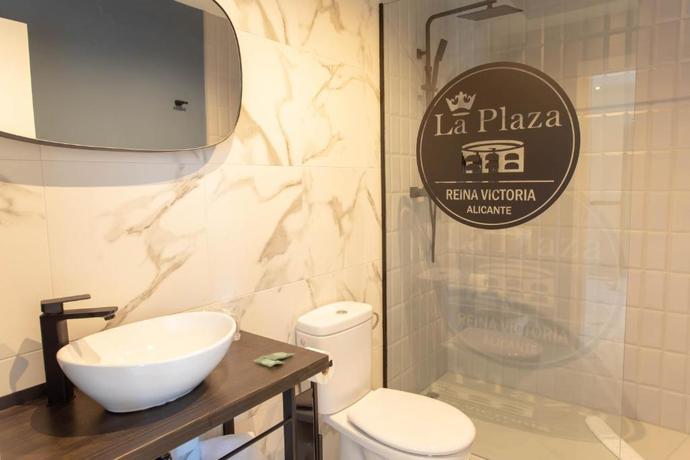 Imagen de la habitación del Hotel Reina Victoria La Plaza. Foto 3