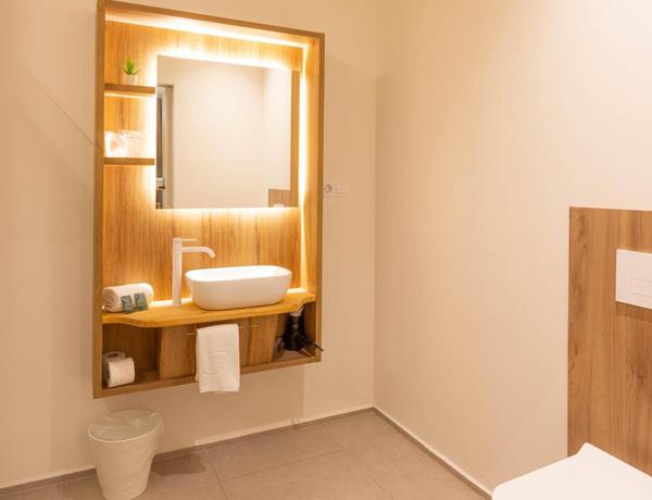 Imagen de la habitación del Hotel Reina Victoria Vel&aacute;zquez. Foto 4