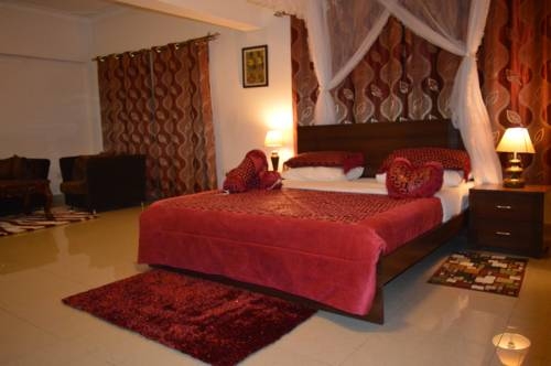 Imagen de la habitación del Hotel Reinah Tourist. Foto 4