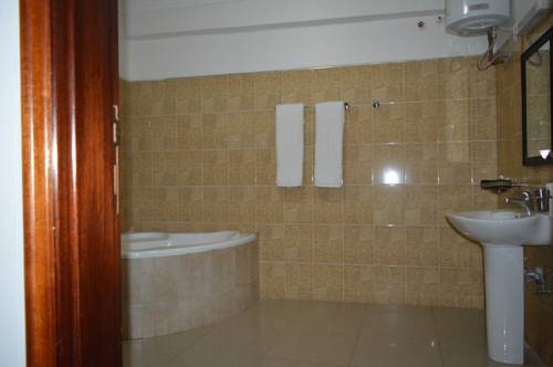 Imagen de la habitación del Hotel Reinah Tourist. Foto 6