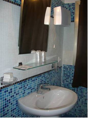 Imagen de la habitación del Hotel Reine D'azur. Foto 16