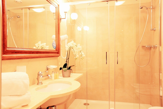 Imagen de la habitación del Hotel Reine Victoria. Foto 4