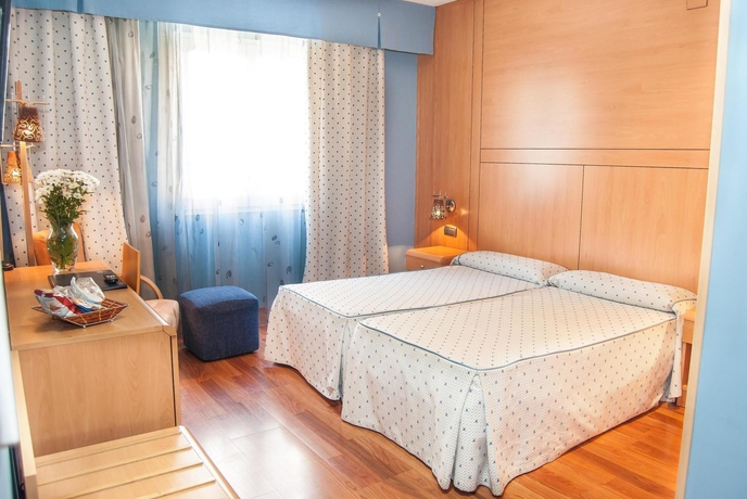 Imagen de la habitación del Hotel Reino De Granada. Foto 9