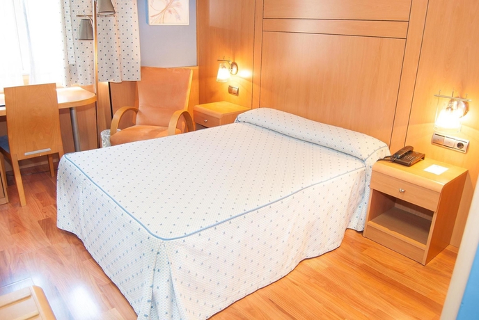 Imagen de la habitación del Hotel Reino De Granada. Foto 12