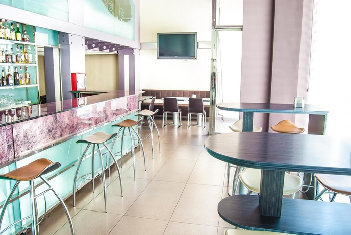 Imagen del bar/restaurante del Hotel Reino De Granada. Foto 4