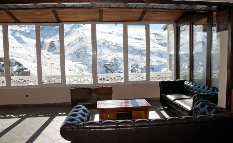 Imagen de los interiores del Hotel Reino Nevado. Foto 18