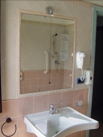 Imagen de la habitación del Hotel Rejna Residence. Foto 17