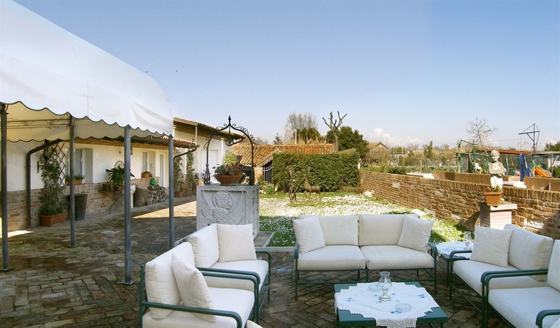 Imagen de los exteriores del Hotel Relais Alberti. Foto 8