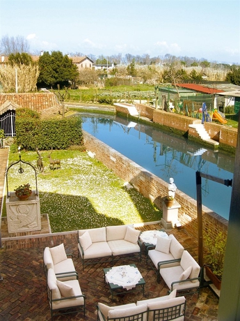 Imagen de los exteriores del Hotel Relais Alberti. Foto 9