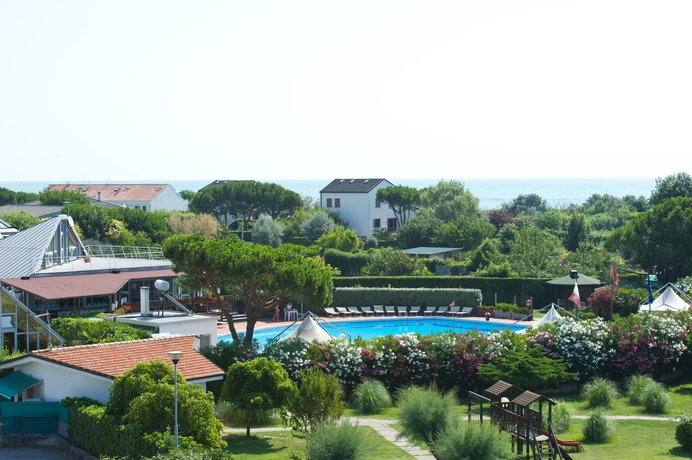 Imagen de la piscina del Hotel Relais Alberti. Foto 16