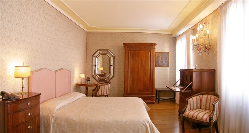 Imagen de la habitación del Hotel Relais Alberti. Foto 6