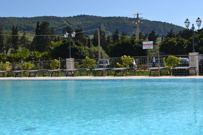 Imagen de la piscina del Hotel Relais Angimb&egrave;. Foto 6