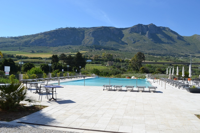 Imagen de la piscina del Hotel Relais Angimb&egrave;. Foto 7