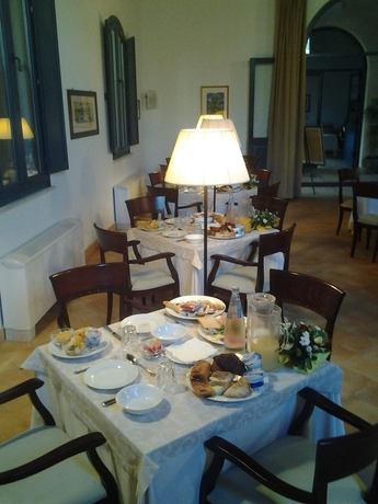 Imagen del bar/restaurante del Hotel Relais Angimb&egrave;. Foto 4
