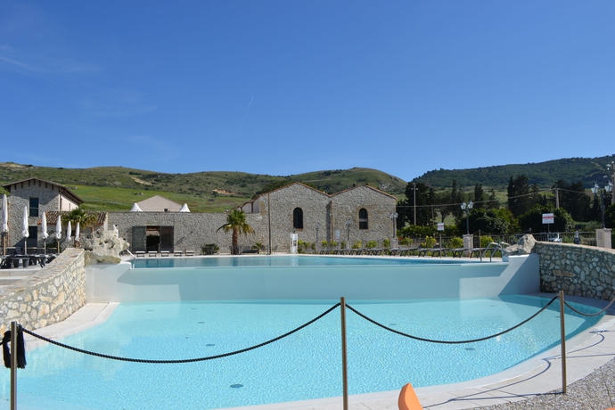 Imagen de la piscina del Hotel Relais Angimb&egrave;. Foto 12