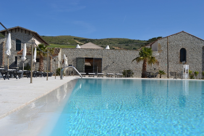 Imagen de la piscina del Hotel Relais Angimb&egrave;. Foto 14